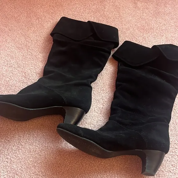 EASY SPIRIT Black Heeled Boots Suede Worn Once in Box Size 8.5