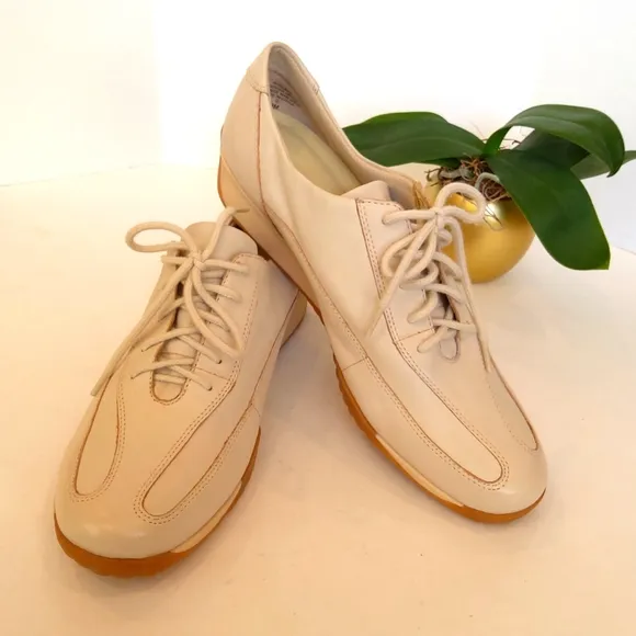 Easy Spirit leather sneakers shoes
