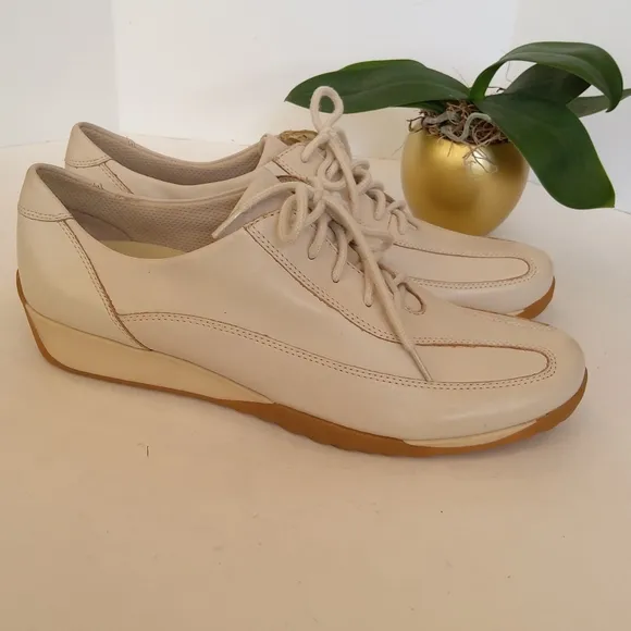 Easy Spirit leather sneakers shoes