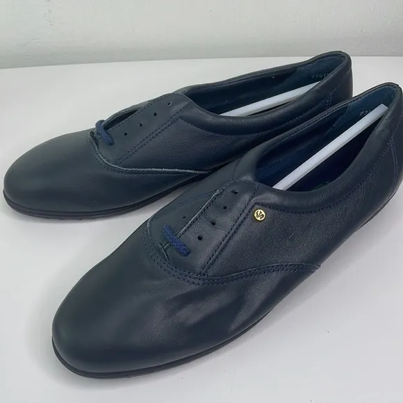 Easy Spirit Motion Women's Navy Leather Oxford Fashion Sneaker NEW IN BOX Size 8