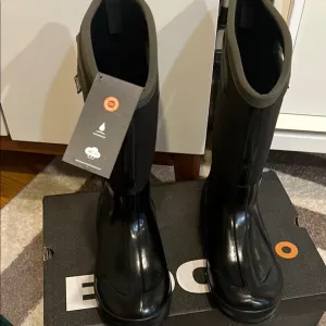 Ecco Black Glossy Rain and Snow Boots