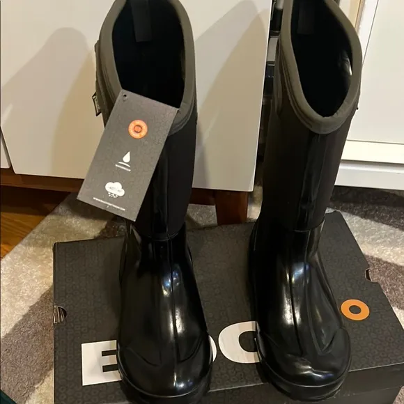 Ecco Black Glossy Rain and Snow Boots