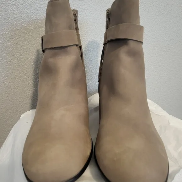 ECCO Clasdic Ankle Bootie