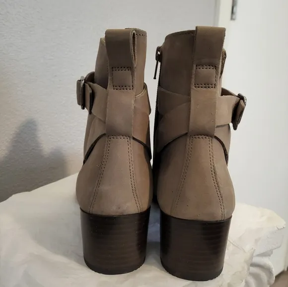ECCO Clasdic Ankle Bootie