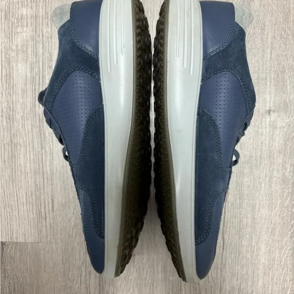 ECCO Sneakers