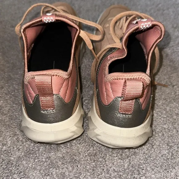 ECCO Women’s 42 Genuine Leather Sneaker Shoes NWOT