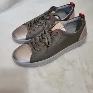 Ecco Womens Gray Leather golf shoes Sz 39
