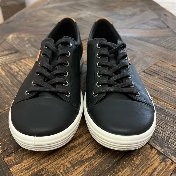 Ecco Women's Soft VII Fashion Sneaker Black – Sz 8 – 8.5