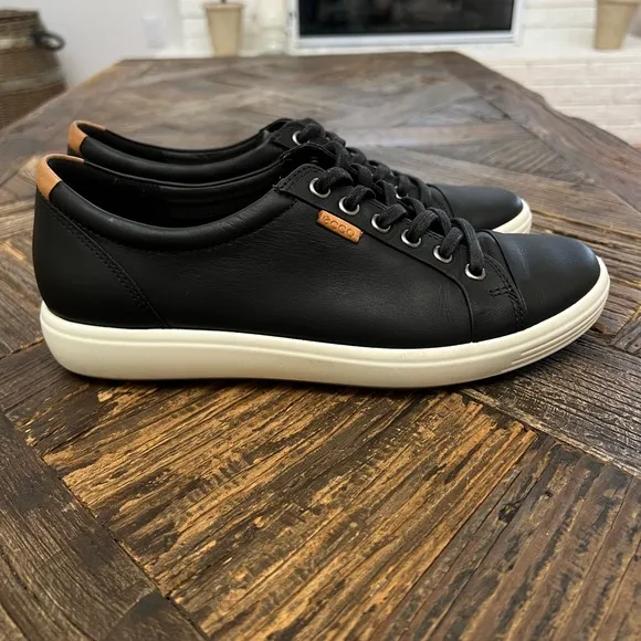 Ecco Women's Soft VII Fashion Sneaker Black – Sz 8 – 8.5