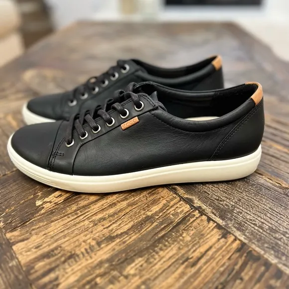 Ecco Women's Soft VII Fashion Sneaker Black – Sz 8 – 8.5
