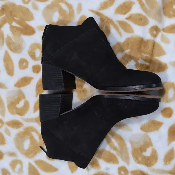 Eileen Fisher Women's Black Suede ankle boots