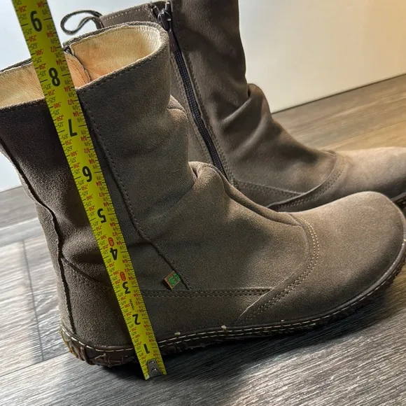 El Naturalista tan Suede  Boots woman’s size 40 (b94)