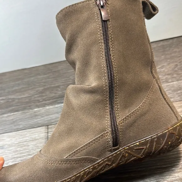 El Naturalista tan Suede  Boots woman’s size 40 (b94)