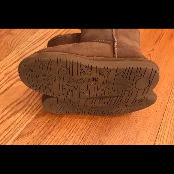 EUC Bearpaw Boots