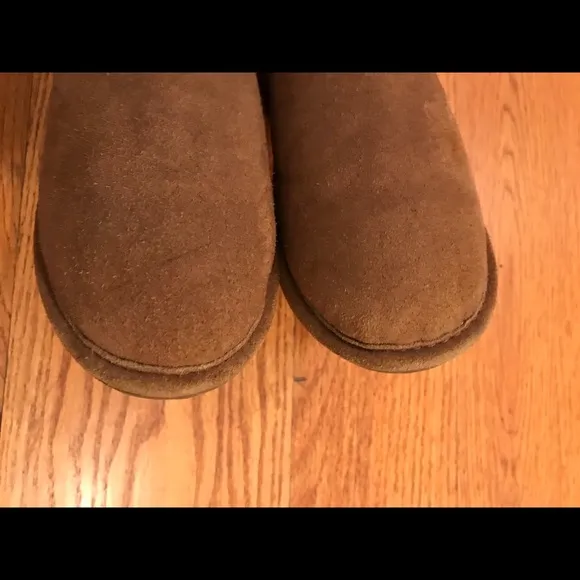 EUC Bearpaw Boots