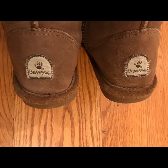 EUC Bearpaw Boots