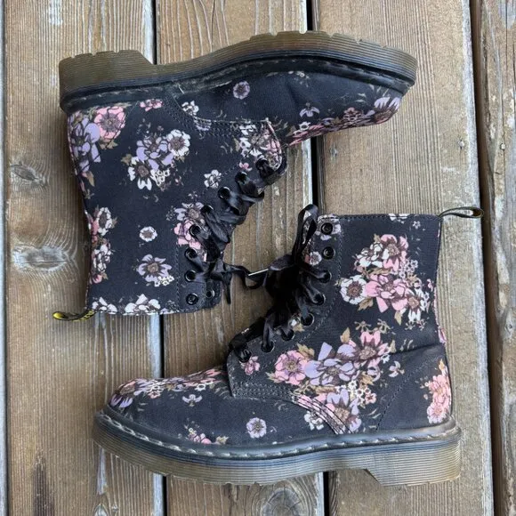 EUC Doc Martens RARE Floral 9D03 Combat Boots 8-Eyelet in Women's 7 / EU 38