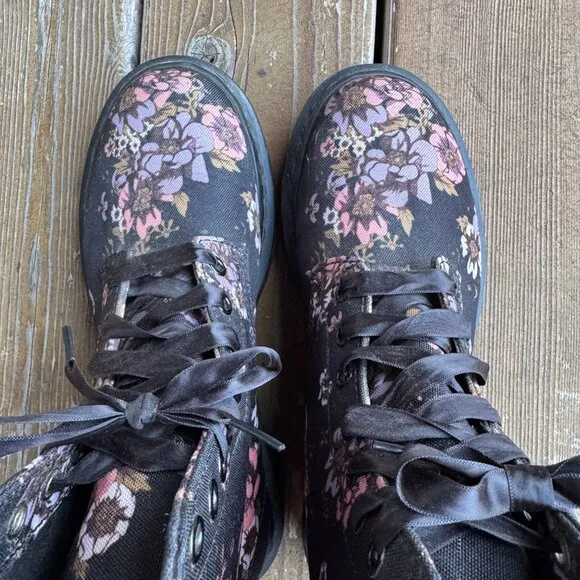 EUC Doc Martens RARE Floral 9D03 Combat Boots 8-Eyelet in Women's 7 / EU 38