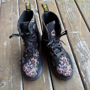 EUC Doc Martens RARE Floral 9D03 Combat Boots 8-Eyelet in Women's 7 / EU 38