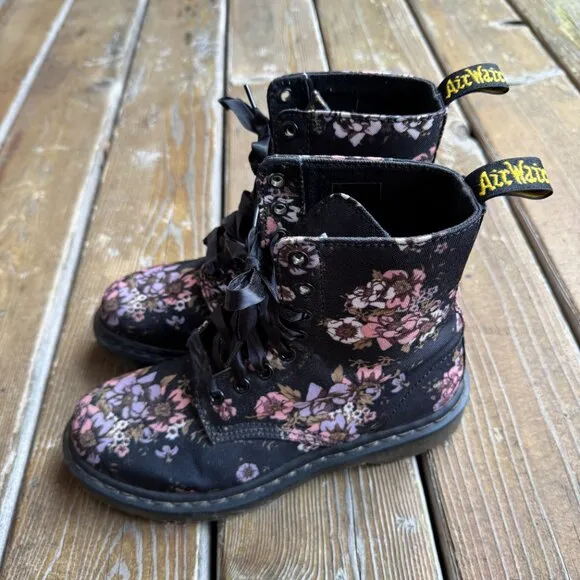 EUC Doc Martens RARE Floral 9D03 Combat Boots 8-Eyelet in Women's 7 / EU 38