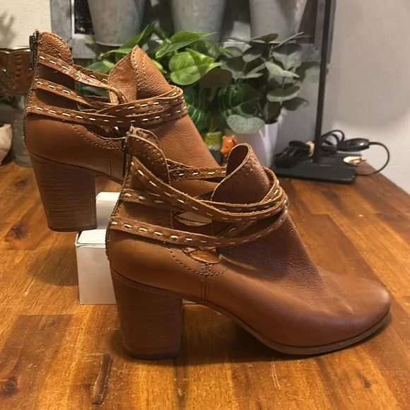 EUC Frye Naomi Pickstitch Whiskey/Cognac Leather Ankle 3&quot; Heel Boots..Size:10