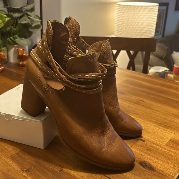 EUC Frye Naomi Pickstitch Whiskey/Cognac Leather Ankle 3&quot; Heel Boots..Size:10
