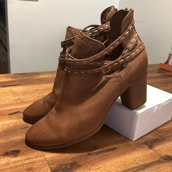 EUC Frye Naomi Pickstitch Whiskey/Cognac Leather Ankle 3&quot; Heel Boots..Size:10