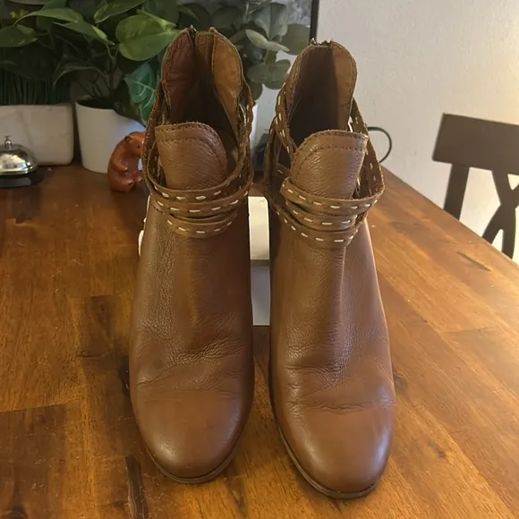 EUC Frye Naomi Pickstitch Whiskey/Cognac Leather Ankle 3&quot; Heel Boots..Size:10