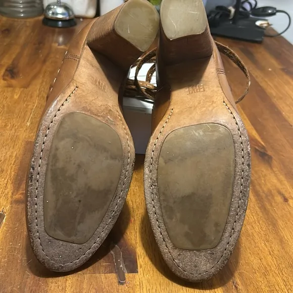 EUC Frye Naomi Pickstitch Whiskey/Cognac Leather Ankle 3&quot; Heel Boots..Size:10