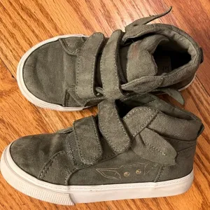 EUC GAP Yoda Sneakers, Green