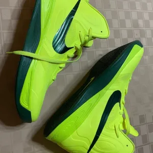 EUC Nike Zoom Hyperfuse Volt 2012 Size 17 525022-700 Neon Yellow UK 16 EU 52.
