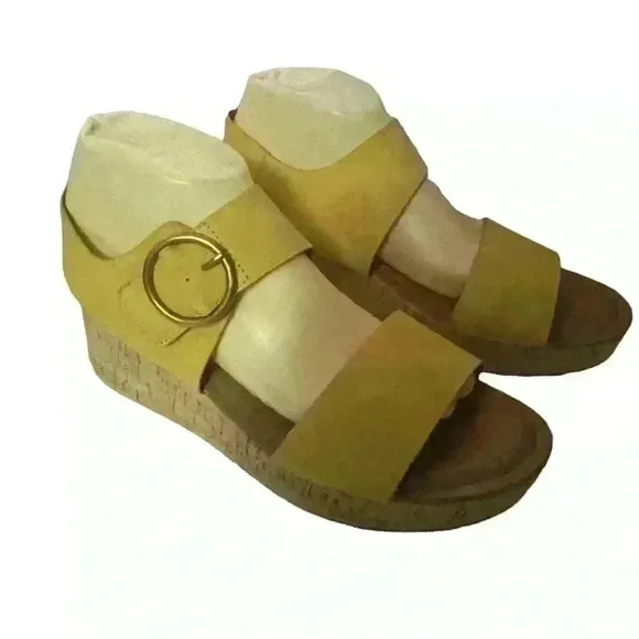 EuroSoft Finnly Womens Yellow Leather Wedge Sandal Size 9M