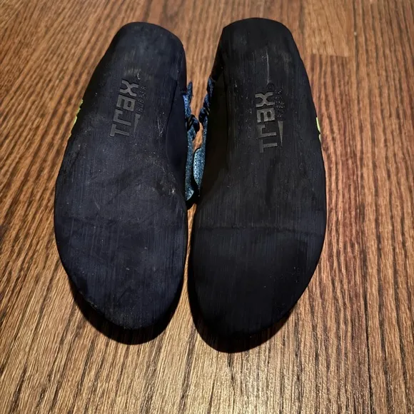 Evolv brand Kids Climbing Shoes - Blue and Green LIKE NEW