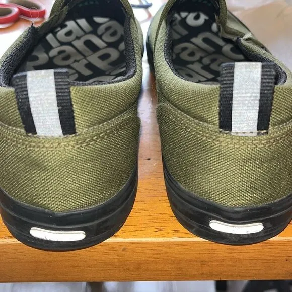 EXCELLENT CONDITION MEN’S 10-1/2 CHROME INDUSTRIES DIMA 3.0 PANARACER OLIVE SHOE