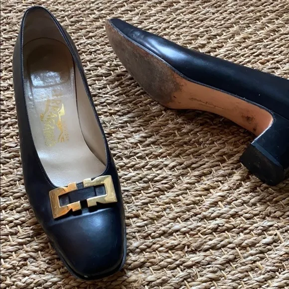 FERRAGAMO Classic Black Heels Shoes, 7