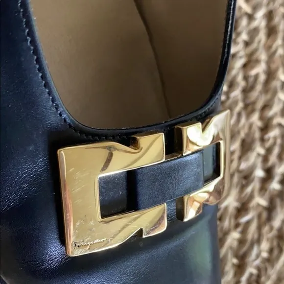 FERRAGAMO Classic Black Heels Shoes, 7