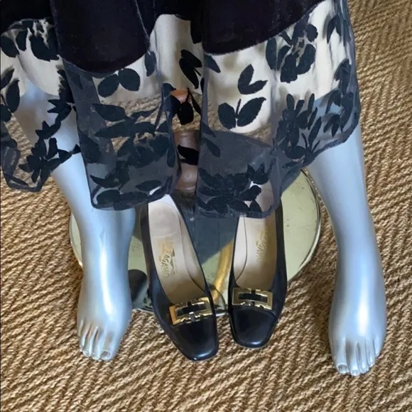 FERRAGAMO Classic Black Heels Shoes, 7