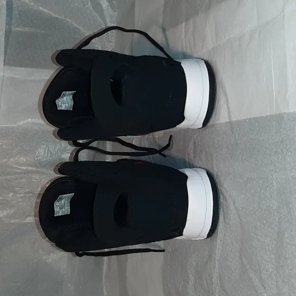 Fila Mid Suede Sneakers! Brand NEW Men 10.5