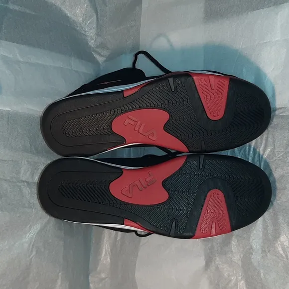 Fila Mid Suede Sneakers! Brand NEW Men 10.5