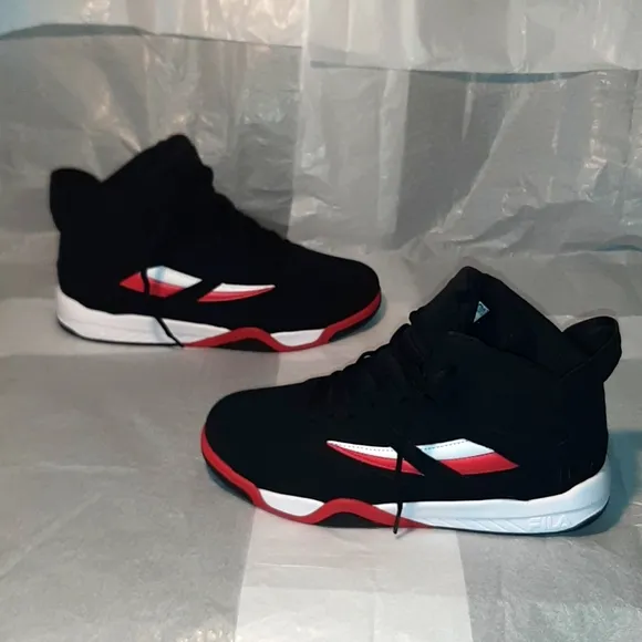Fila Mid Suede Sneakers! Brand NEW Men 10.5