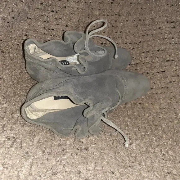 FRATELLI ROSSETTI-Gray Soft Suede Booties-Brogue Accent-Lace Drawstring-Sz 6-NM