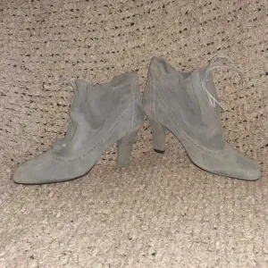 FRATELLI ROSSETTI-Gray Soft Suede Booties-Brogue Accent-Lace Drawstring-Sz 6-NM