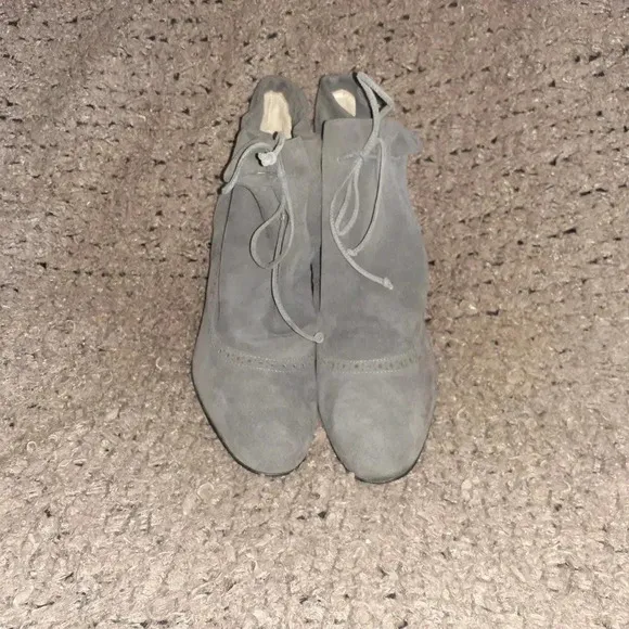 FRATELLI ROSSETTI-Gray Soft Suede Booties-Brogue Accent-Lace Drawstring-Sz 6-NM