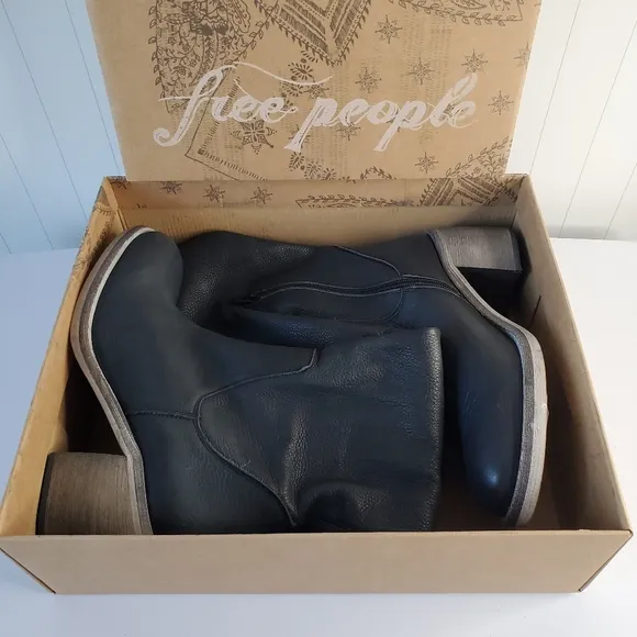 Free People Essential Tall Slouch Black Leather Boots Women’s Size 40 US 10