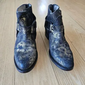 Freebird by Steven PHLOW Distressed‎ low ankle boots, Leather , back zip,,
