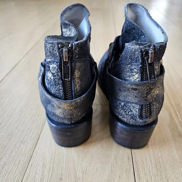 Freebird by Steven PHLOW Distressed‎ low ankle boots, Leather , back zip,,