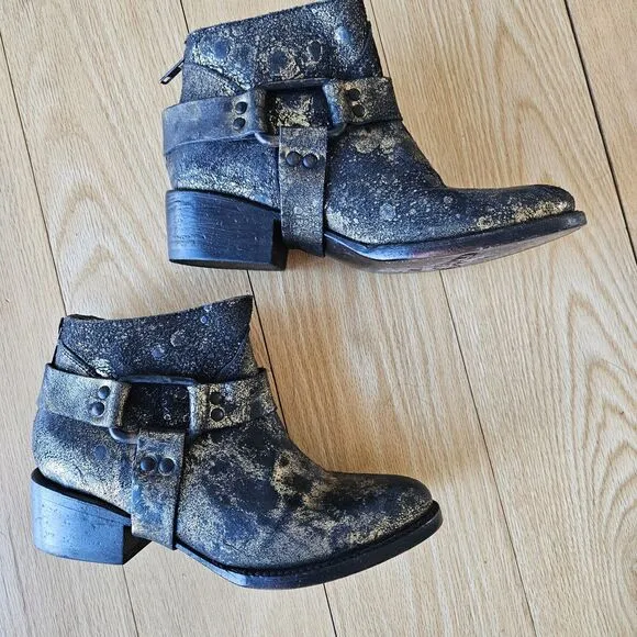 Freebird by Steven PHLOW Distressed‎ low ankle boots, Leather , back zip,,