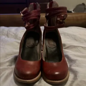 Freebird Randi Red with White Stitching Size 8