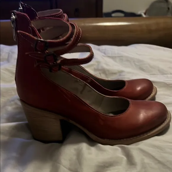 Freebird Randi Red with White Stitching Size 8