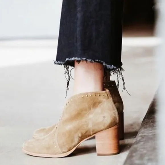 Frye Nora Stud Zip Ankle Boots Short Tan Suede Heeled Sz 8 Booties